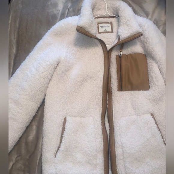 Abercrombie & Finch Fleece White/Tan Jacket - Picture 2 of 2